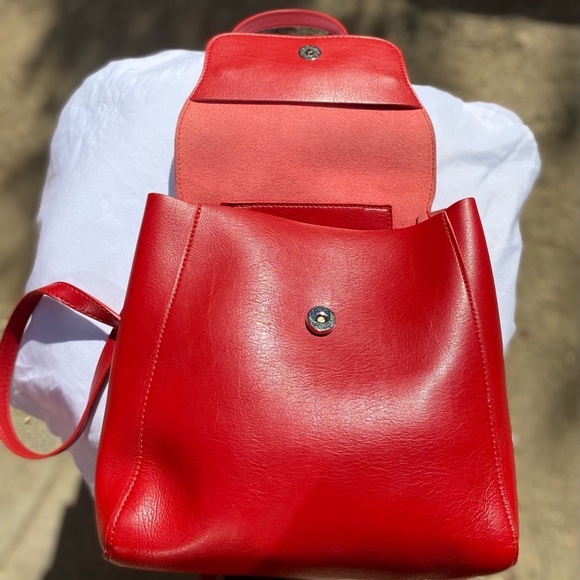 NW Brandy Melville 💯 leather backpack, Sz 10”x9” - Picture 8 of 11